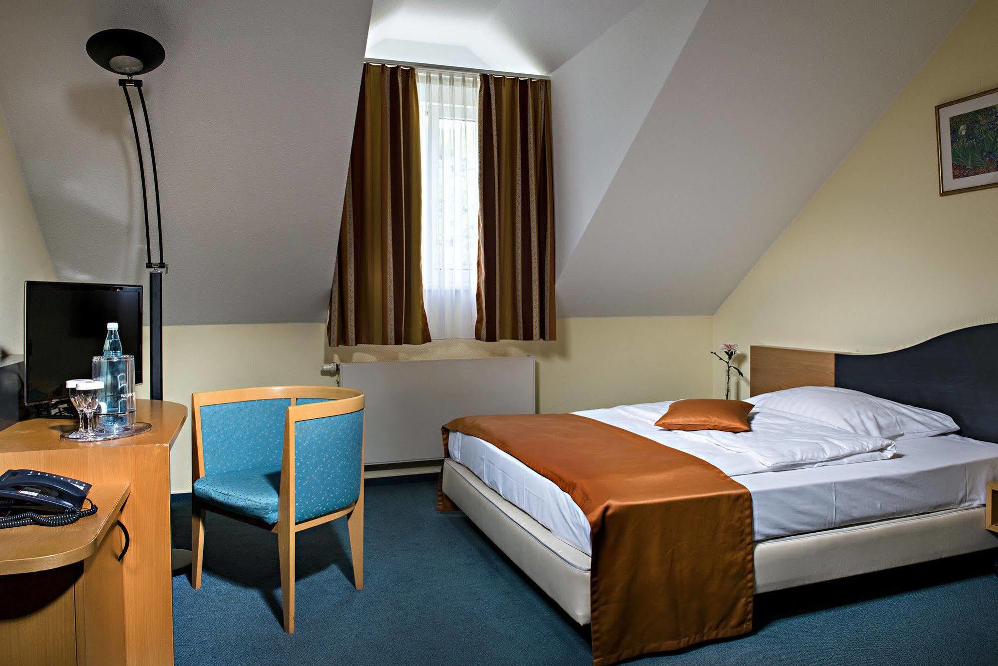 H+ Hotel Ерфурт Екстер'єр фото
